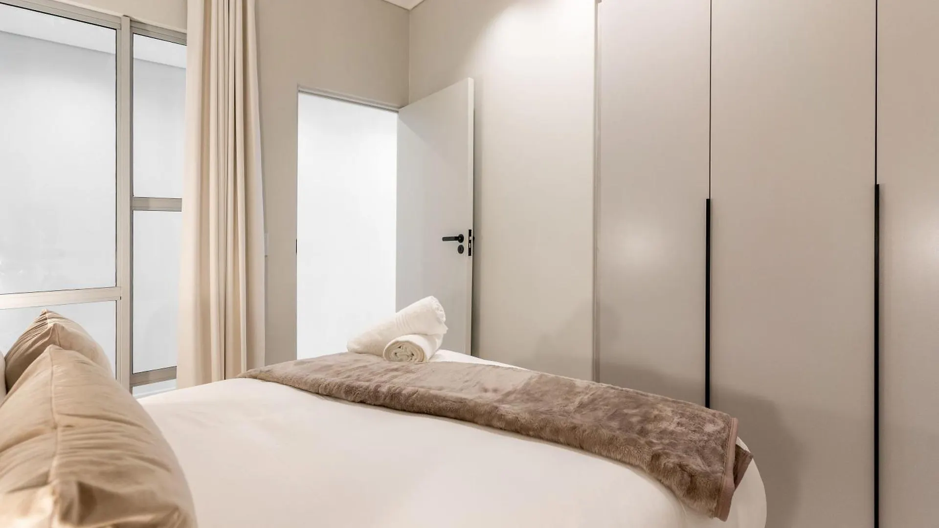 The Rose 202 -2Bedroom Apartment With Rooftop Pool Le Cap